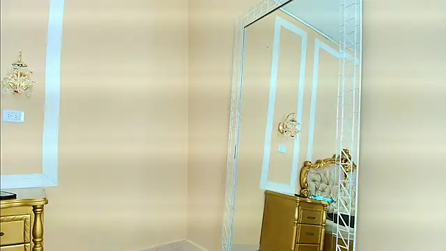 Snapshot of HallieStone chatting on December 15, 3:05 pm HallieStone online show from December 15, 3:05 pm