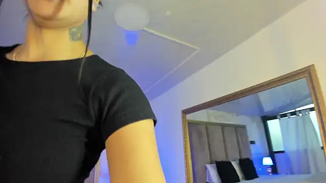 Snapshot of MelissaGill_ chatting on December 5, 12:36 pm MelissaGill online show from December 5, 12:36 pm