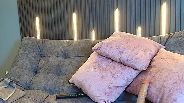 Snapshot of scarlett_aviebby chatting on December 4, 1:42 pm scarlett aviebby online show from December 4, 1:42 pm