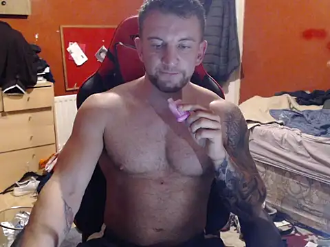 kiltedbody online show from November 24, 6:51 pm