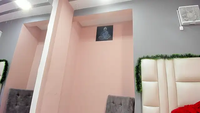 Snapshot of emilyy__rosse chatting on December 1, 6:02 pm emilyy rosse online show from December 1, 6:02 pm