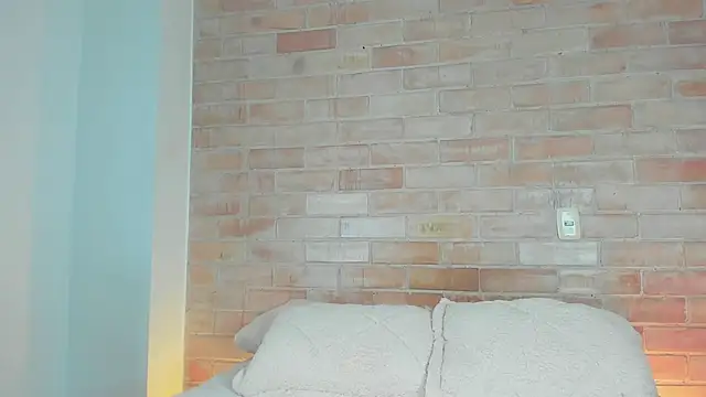 niicole steele  online show from June 18, 1:06 am