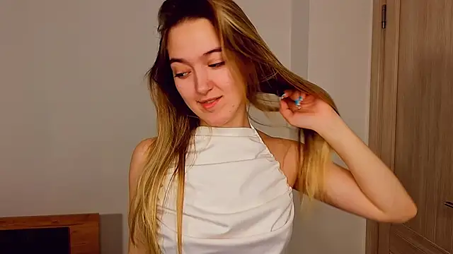 Snapshot of MarySparkl chatting on December 4, 7:33 pm MarySparkl online show from December 4, 7:33 pm