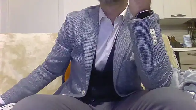 Snapshot of Eroshotlicker chatting on February 14, 10:28 pm Eroshotlicker online show from February 14, 10:28 pm