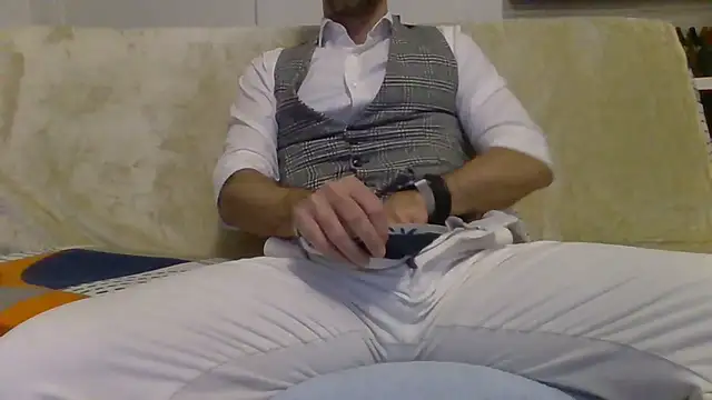 Snapshot of Eroshotlicker chatting on February 25, 9:46 pm Eroshotlicker online show from February 25, 9:46 pm