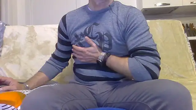 Snapshot of Eroshotlicker chatting on February 28, 9:49 pm Eroshotlicker online show from February 28, 9:49 pm