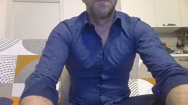 Snapshot of Eroshotlicker chatting on March 5, 9:55 pm Eroshotlicker online show from March 5, 9:55 pm