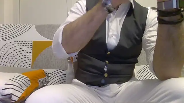 Snapshot of Eroshotlicker chatting on March 11, 9:10 pm Eroshotlicker online show from March 11, 9:10 pm