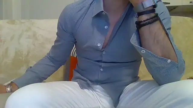 Snapshot of Eroshotlicker chatting on March 23, 10:14 pm Eroshotlicker online show from March 23, 10:14 pm