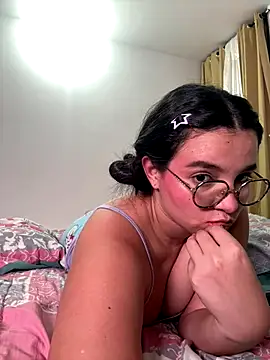 Snapshot of LilBunny_1 chatting on November 26, 12:00 am LilBunny 1 online show from November 26, 12:00 am