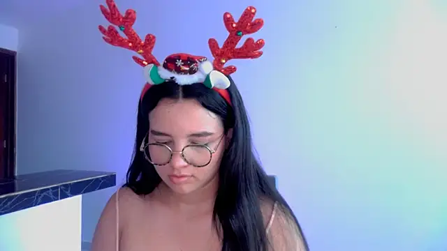 Snapshot of LilBunny_1 chatting on December 5, 1:42 pm LilBunny 1 online show from December 5, 1:42 pm