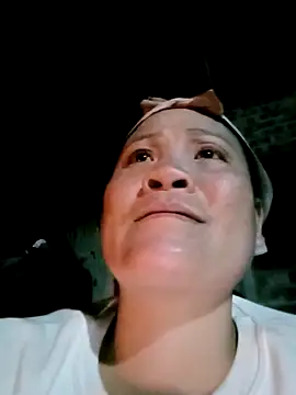 Snapshot of hey-bana chatting on December 3, 11:41 am hey-bana online show from December 3, 11:41 am