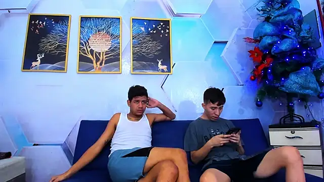 Snapshot of Lester_james2 chatting on December 1, 9:42 pm Lester james2 online show from December 1, 9:42 pm