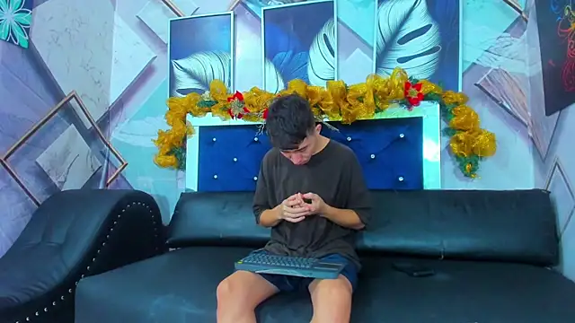 Snapshot of Lester_james2 chatting on December 2, 2:12 pm Lester james2 online show from December 2, 2:12 pm