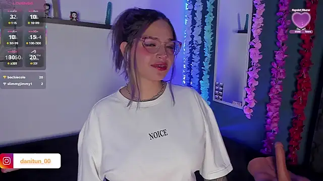 Snapshot of Destiny__14 chatting on February 6, 1:21 am Destiny 14 online show from February 6, 1:21 am