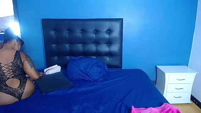 Snapshot of naughty_bigass_18 chatting on December 5, 3:48 am naughty bigass 18 online show from December 5, 3:48 am