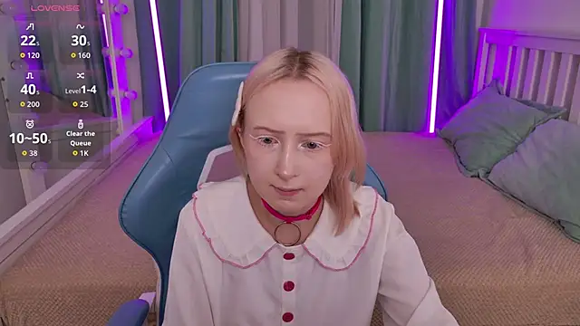 Snapshot of _Babyface_ chatting on December 2, 1:28 pm Babyface online show from December 2, 1:28 pm