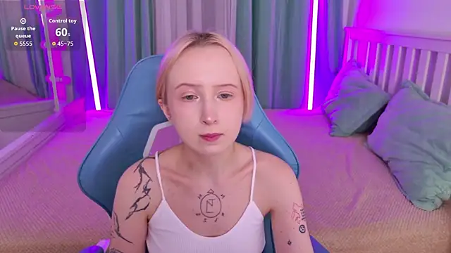 Snapshot of _Babyface_ chatting on December 4, 1:20 pm Babyface online show from December 4, 1:20 pm