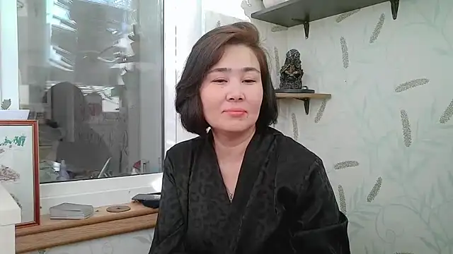 Snapshot of Nettie_Allie chatting on December 15, 8:51 am Nettie Allie online show from December 15, 8:51 am