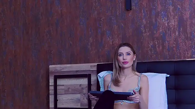 SilviaPastori online show from December 16, 6:07 am