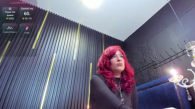 Snapshot of LolyYunno chatting on December 5, 3:37 am LolyYunno online show from December 5, 3:37 am