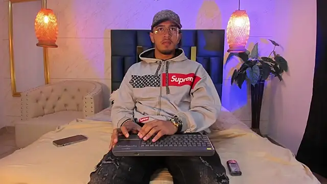 Snapshot of Brand_Collins chatting on November 26, 1:01 pm Brand Collins online show from November 26, 1:01 pm