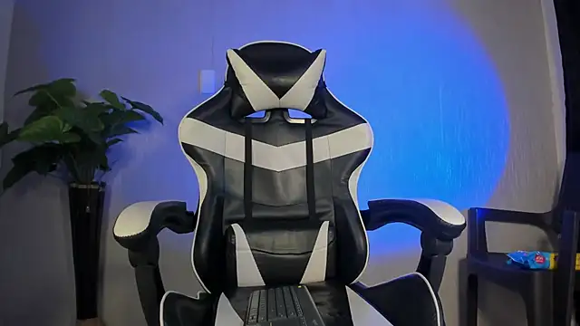 Snapshot of Brand_Collins chatting on December 17, 8:26 pm Brand Collins online show from December 17, 8:26 pm