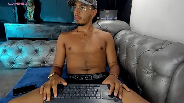 Snapshot of Brand_Collins chatting on December 18, 8:31 am Brand Collins online show from December 18, 8:31 am