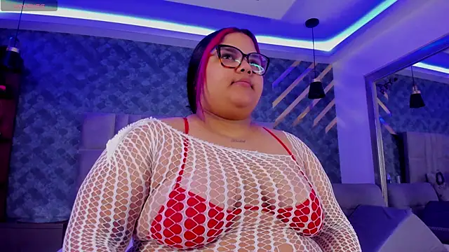 Snapshot of AlyzzandreRouge chatting on December 4, 11:41 am AlyzzandreRouge online show from December 4, 11:41 am