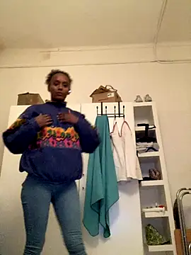 Snapshot of ___Hannah___ chatting on November 30, 4:27 am Hannah online show from November 30, 4:27 am