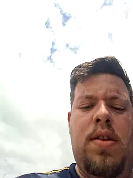 Snapshot of Leoon98 chatting on April 1, 3:53 pm Leoon98 online show from April 1, 3:53 pm