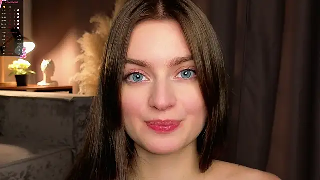 Snapshot of Sara_Kinsly chatting on December 3, 3:10 pm Sara Kinsly online show from December 3, 3:10 pm