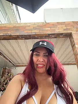 IsaSantoDomingo online show from December 3, 2:37 pm