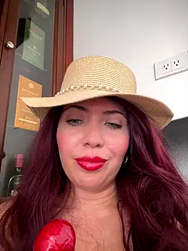 IsaSantoDomingo online show from December 18, 4:35 pm