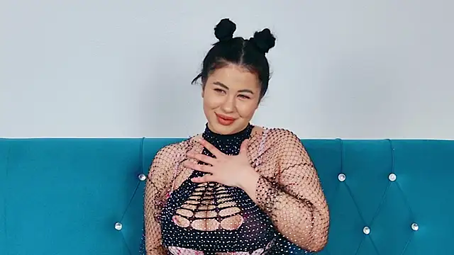 Snapshot of MegaBoobsDeee chatting on January 10, 7:32 am MegaBoobsDeee online show from January 10, 7:32 am