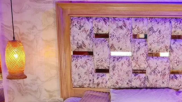 Snapshot of aron_emily_23 chatting on December 14, 6:45 pm aron emily 23 online show from December 14, 6:45 pm