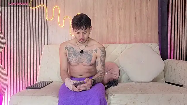 Snapshot of kingbrakly chatting on December 2, 3:23 am kingbrakly online show from December 2, 3:23 am