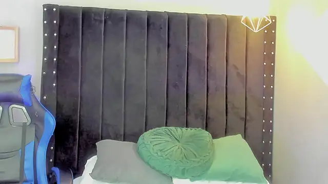 Bryan robayo5 online show from December 22, 11:18 am