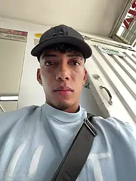 Snapshot of Bryan_robayo5 chatting on July 31, 5:45 pm Bryan robayo5 online show from July 31, 5:45 pm