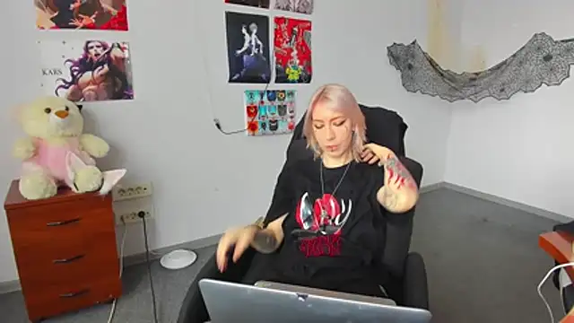 AuraliLi online show from December 17, 10:21 am