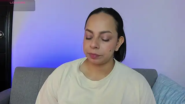 Snapshot of jimena_chic1 chatting on June 23, 3:32 pm jimena chic1 online show from June 23, 3:32 pm