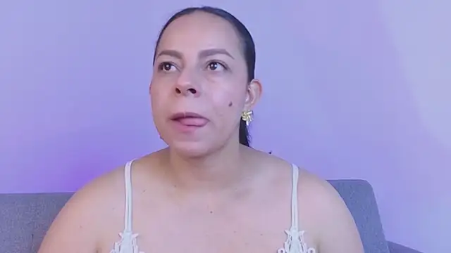 Snapshot of jimena_chic1 chatting on July 20, 6:10 pm jimena chic1 online show from July 20, 6:10 pm