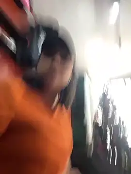 Laurabuu  online show from November 26, 7:04 pm