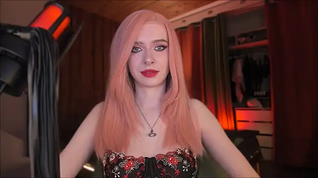 Snapshot of Mistress_Iris chatting on November 30, 5:28 pm Mistress Iris online show from November 30, 5:28 pm