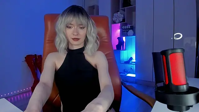 Snapshot of Mistress_Iris chatting on June 23, 3:54 pm Mistress Iris online show from June 23, 3:54 pm