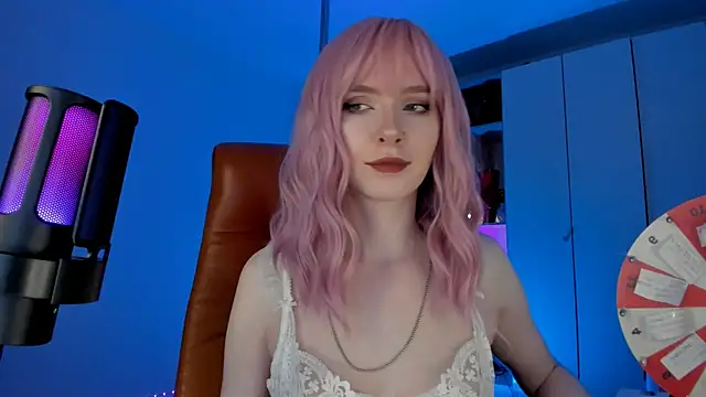 Snapshot of Mistress_Iris chatting on July 13, 4:32 pm Mistress Iris online show from July 13, 4:32 pm