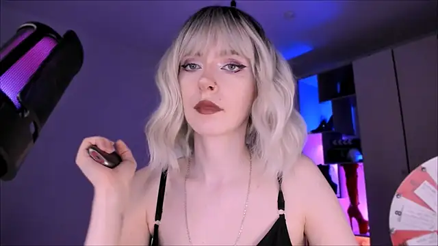 Snapshot of Mistress_Iris chatting on July 26, 4:47 pm Mistress Iris online show from July 26, 4:47 pm