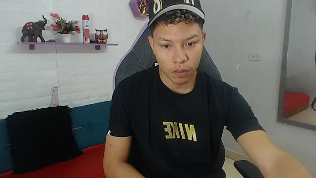 Snapshot of marcus_20 chatting on December 5, 2:03 pm marcus 20 online show from December 5, 2:03 pm