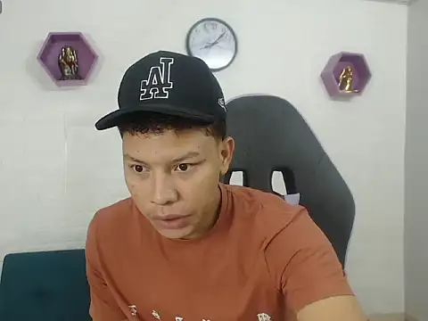 Snapshot of marcus_20 chatting on December 17, 1:39 pm marcus 20 online show from December 17, 1:39 pm