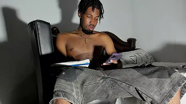 Snapshot of blaze_panther chatting on July 21, 9:50 pm blaze panther online show from July 21, 9:50 pm